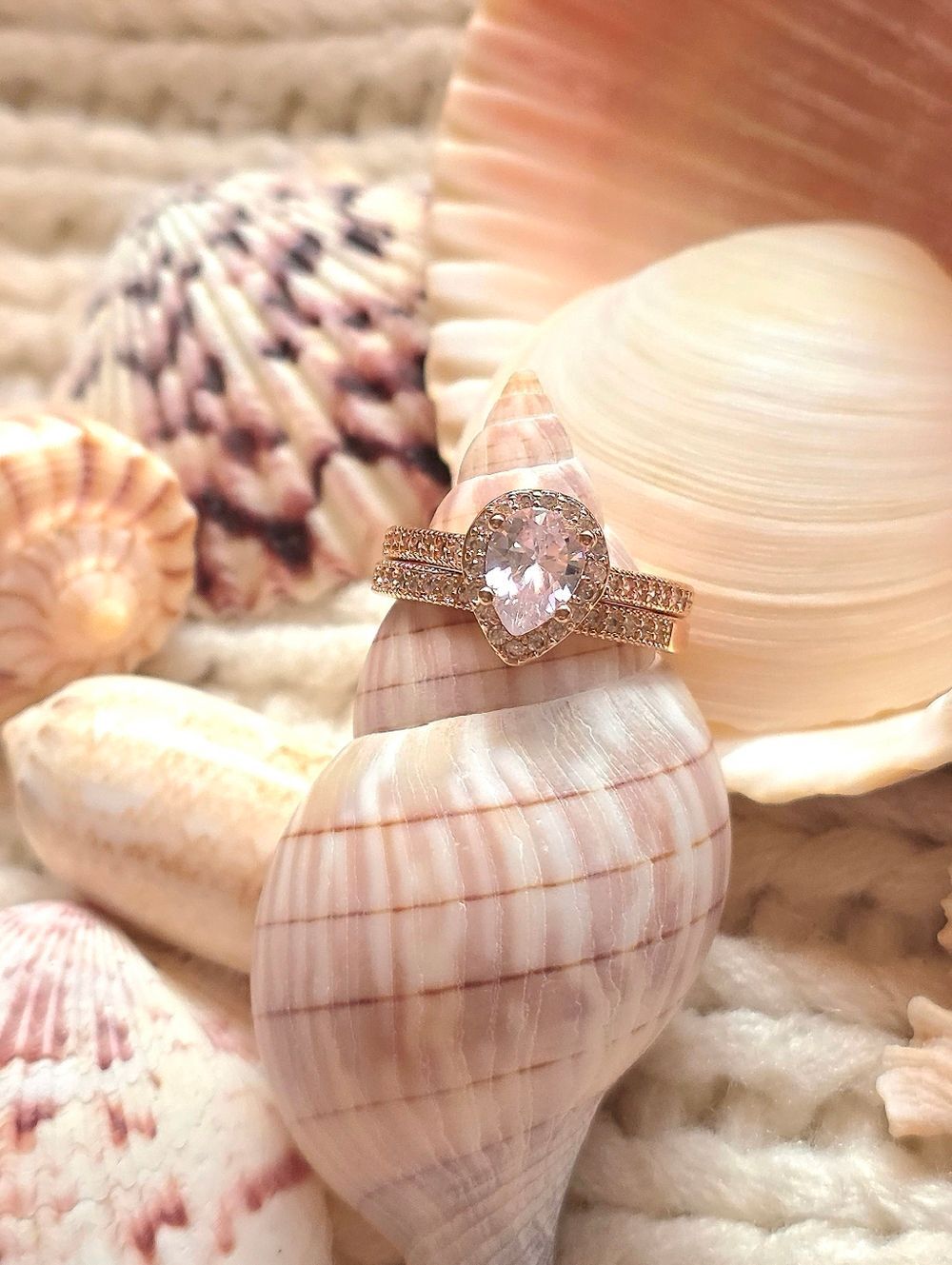 ๐NEW๐ ROSE GOLD SIMULATED DIAMOND HALO RING SET - Picture 6 of 11